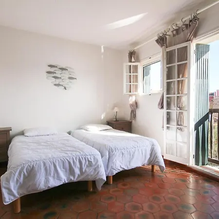 Inviting Holiday In Port With Balcony Holiday home